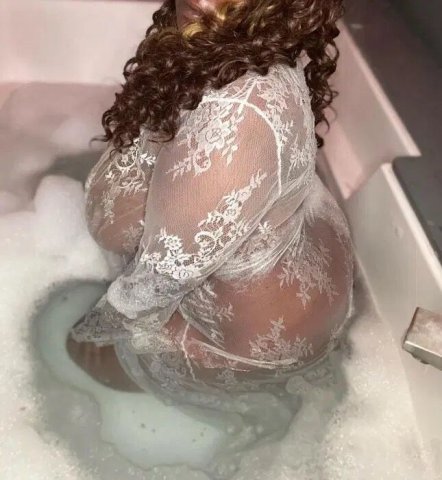 Fresno Incall Specials — Curvy, Flirty Sweet Smile - 1