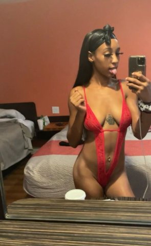 Petite Sweet Bombshell — Brittany (22) for Incalls, Cardates & Outcalls - 1