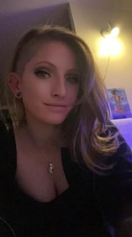 Reno Nevada Female Escort — Older, well-groomed gentlemen (serious inquiries) - 1
