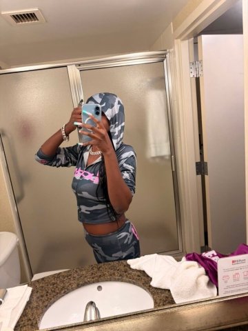 Waldorf Submissive — No condom, no service (Chocolate Soul Sucker) - 1