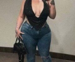 BBW Thick White Girl on Tour — OnlyFans Updates & Video Call Screening - Image 3