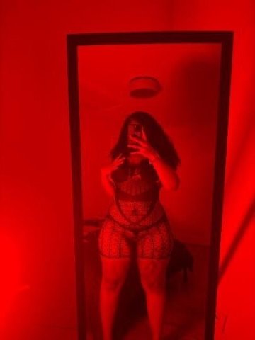 Milwaukee Mature MILF VIP Escort — Honey (Discreet Adult Fun) - 1