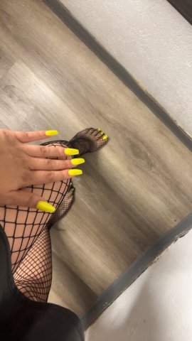 Milwaukee Female Escort — In-call time & 6 months pregnant - 1