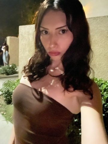 Jade (20) Sweetheart in Modesto — 5'6 with Long Legs - 1