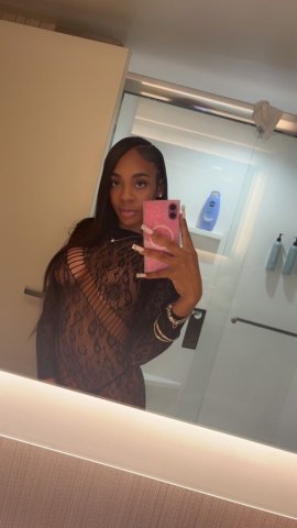 Minneapolis/St. Paul Female Escort — Outcall Only (24) with Feet Worship & Massages - 1