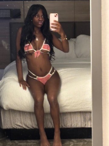 St. Louis Female Escort — In-Calls, Outcalls & HHR - 1