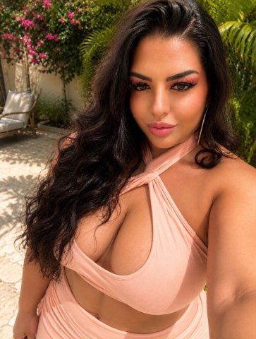 Cocktails & Convo, Extended Date, Overnight Escape (Outcalls) - 1
