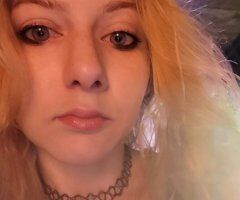 Petite Blonde Escort in Pittsburgh (Submissive, Flirty Energy) - Image 2