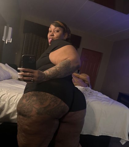 Thick Ones (30) — Wet Gushy Pussy & Deep Throats - 1