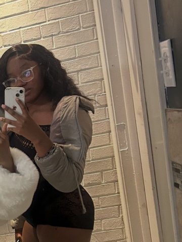 Milwaukee Female Escort — Outcall, Hotel/House, Throat & Pussy - 1