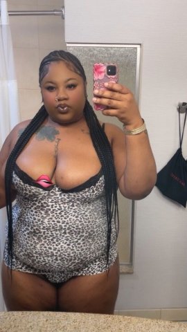 Cedar Rapids In-Call Only Female Escort — thick head + sloppy “cum slide” - 1