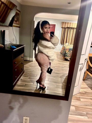 Fresno CA Curvy Latina Female Escort — In-Call, Out-Call & Facetime Shows - 1