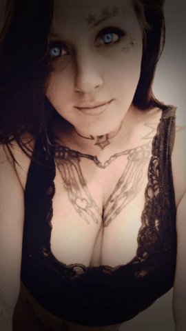 Spokane Discreet Female Escort — blue-eyed cutie - 1