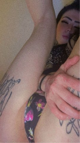 Kayla the Red-Head Escort — Slim-Thick Sensual Service in Bloomington - 1