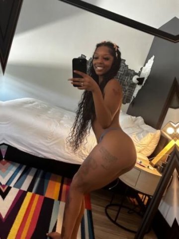 Pretty Petite Ebony (22) — FaceTime, Duo verification, videos & content - 1