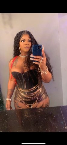 Gis’elle (5’3 curvy) — Discreet female escort in Bellingham, WA - 1
