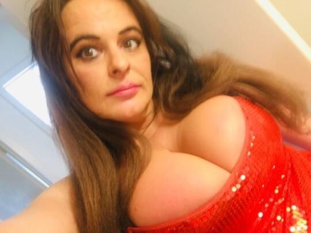 Ogden, UT Incall for 3 Hours — 79 Roses + Cardate / Outcall - 1