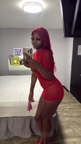Naomi — Princess vibes, wet & tight, wetspot to talk face/phone - 1