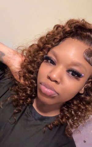 Kandyk — 19, Short Thick Escort - 1