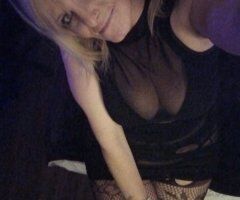 Phoenix escorts - Phoenix Female Escort — Blonde, curvy, and party-ready
