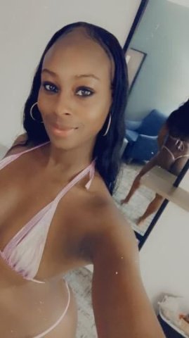 Irresistible Kisses in Laguna Hills (35) — No car dates - 1