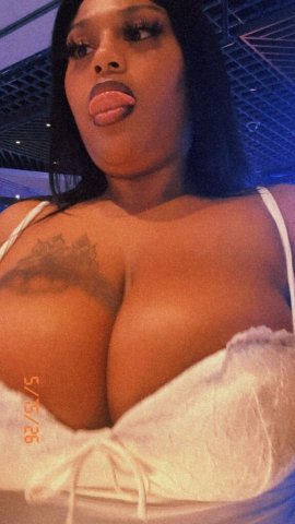 Naomi (BBW) — Sensational Wet BBW Deep Throat & Titty Jobs - 1