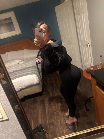 Petite 24-Hour Female Escort in Reno, NV (Discreet, Clean) - 1