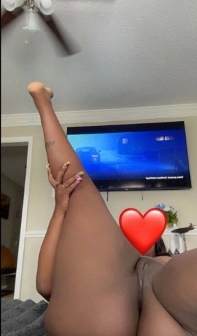 Houston Incalls Only Female Escort — Fetish-Friendly 420 - 1