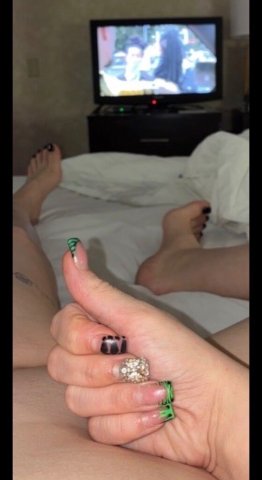 Toledo Female Escort — petite, no-bare boundaries - 1