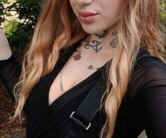 Blue-Eyed Girl-Next-Door Luxe — Attentive 22 | Everett, WA - Image 8