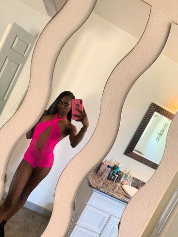 Sacramento Fun-Sized Escort — Incall & Outcall Specials (20) - 1