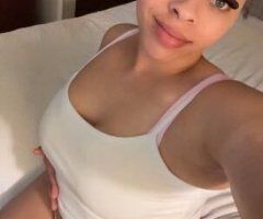 Oregon Coast escorts - Oregon Coast Curvy Green-Eyed Goddess — Duos