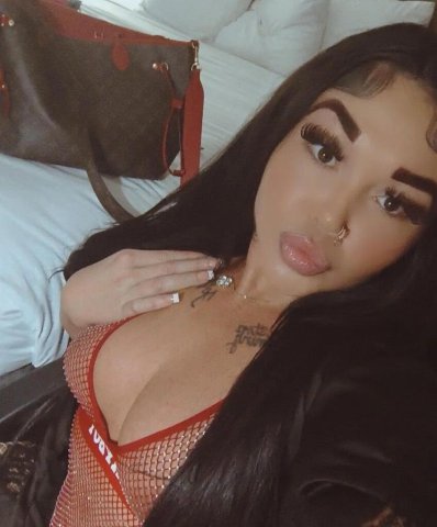 Portland, OR Female Escort — Short-time sessions (after 7pm) - 1