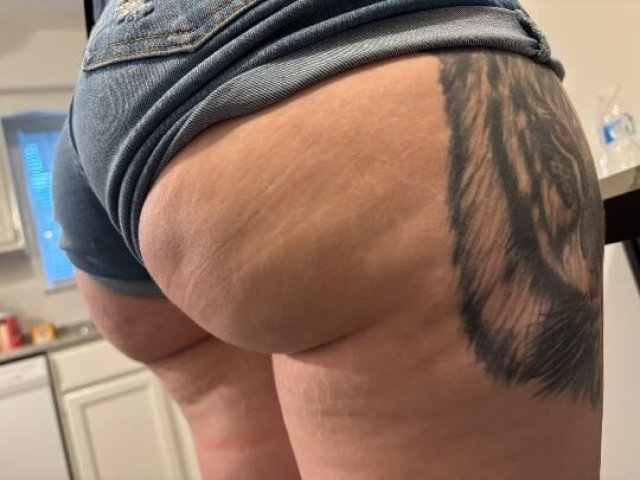 Emily (19) — Fayetteville NC Outcall Female Escort - 1