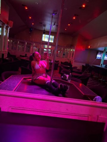 Palmdale/Lancaster Female Escort — Roulette Specials (23) - 1