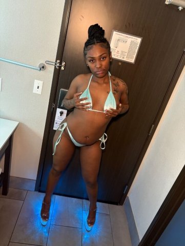 Olympia, Washington Petite Brown-Skin Escort — Outcalls, Incalls & Card Dates - 1