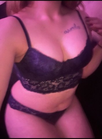 Seattle Female Escort — Hour Specials Today Only - 1