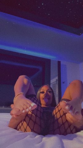 Pretty petite escort with pretty feet — massage & spa services, Lake Charles - 1