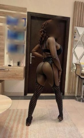 Dothan, AL Female Escort — Fun-size Chocolate treat (24) - 1