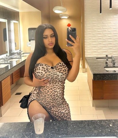 Kansas City Female Escort — IG, OnlyFans & Snapchat - 1