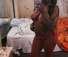 Private island vibe, facetime shows — 26 head only - Image 4