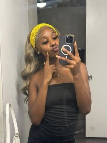 Dallas Chocolate Petite Escort (5'2") — QV & HHR - 1