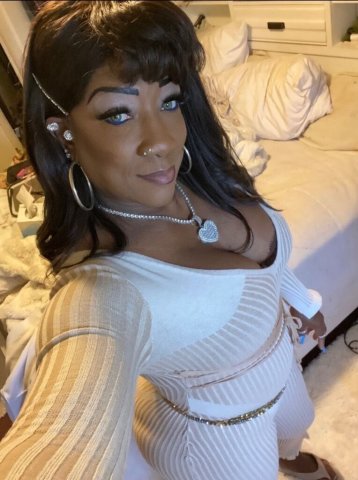Tasty Blair (41) — Milwaukee Female Escort with Massage - 1
