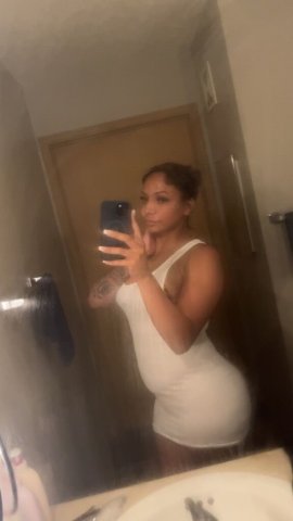 Sioux Falls Female Escort — Sun Bathe Together - 1