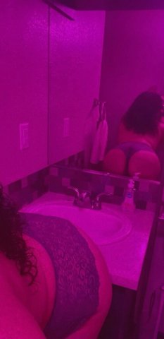 Santa Cruz Italian Wet Curly Head Escort — In/Outcalls & Cardates - 1