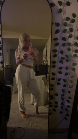 Tri-Cities Petite Female Escort — elegant companion time - 1