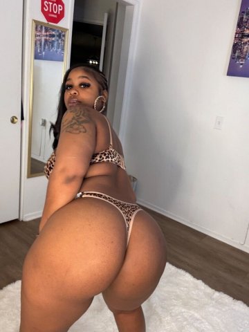 San Fernando Valley Female Escort — Incall & Outcall (Deposit Ready) - 1