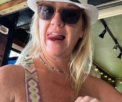 Anita offers FaceTime cougar role-play + sexting pics/videos - Image 3