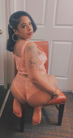 Elegant & relaxed in/outcalls — DC female escort - 1