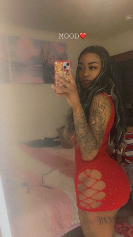 Warwick Petite Female Escort — Companionship & Discrete Calls - 1